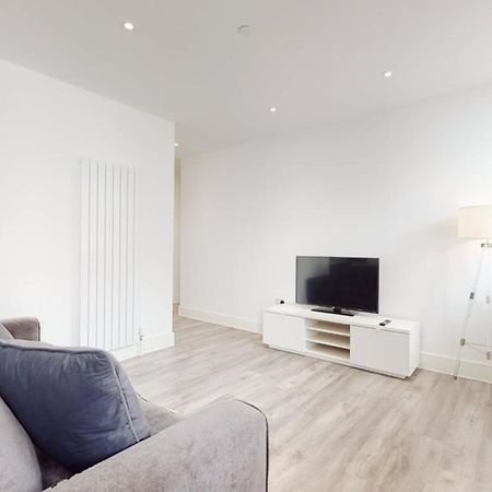 Spacious Two Bedroom Apartment With Valley Views Abertillery Exterior photo