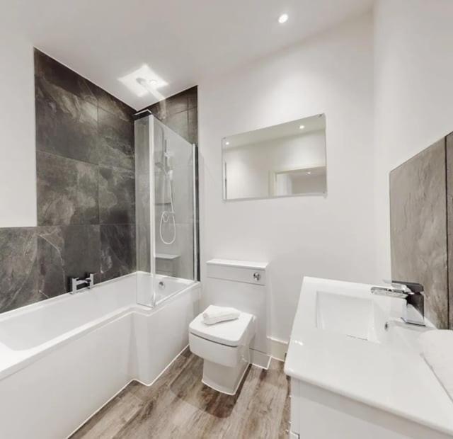 Spacious Two Bedroom Apartment With Valley Views Abertillery Exterior photo