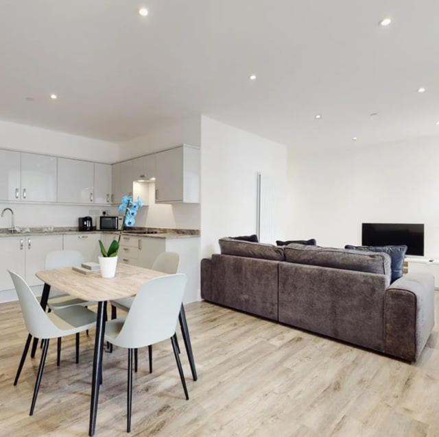 Spacious Two Bedroom Apartment With Valley Views Abertillery Exterior photo