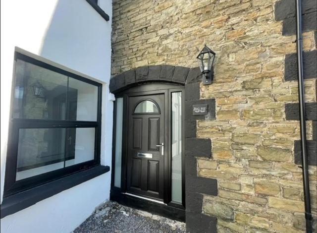 Spacious Two Bedroom Apartment With Valley Views Abertillery Exterior photo