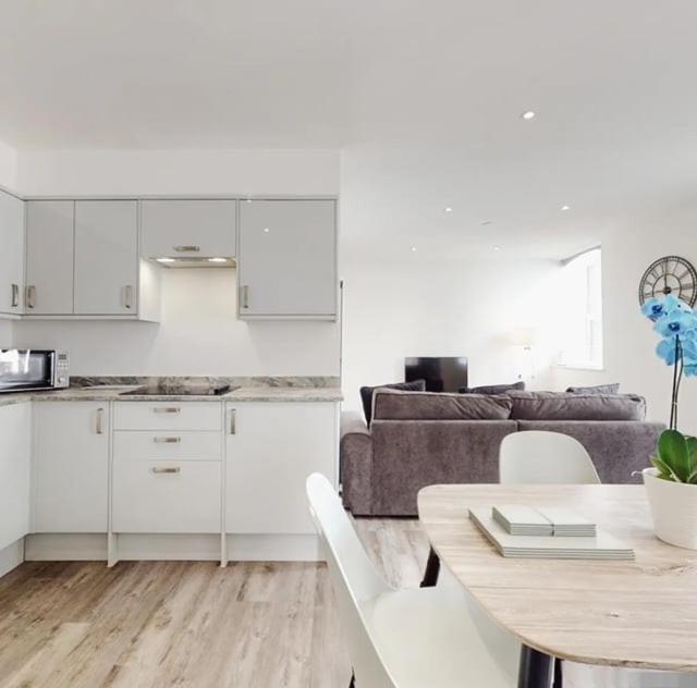 Spacious Two Bedroom Apartment With Valley Views Abertillery Exterior photo
